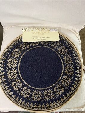 Cynthia Rowley Navy and Gold Decorative Round Placemat